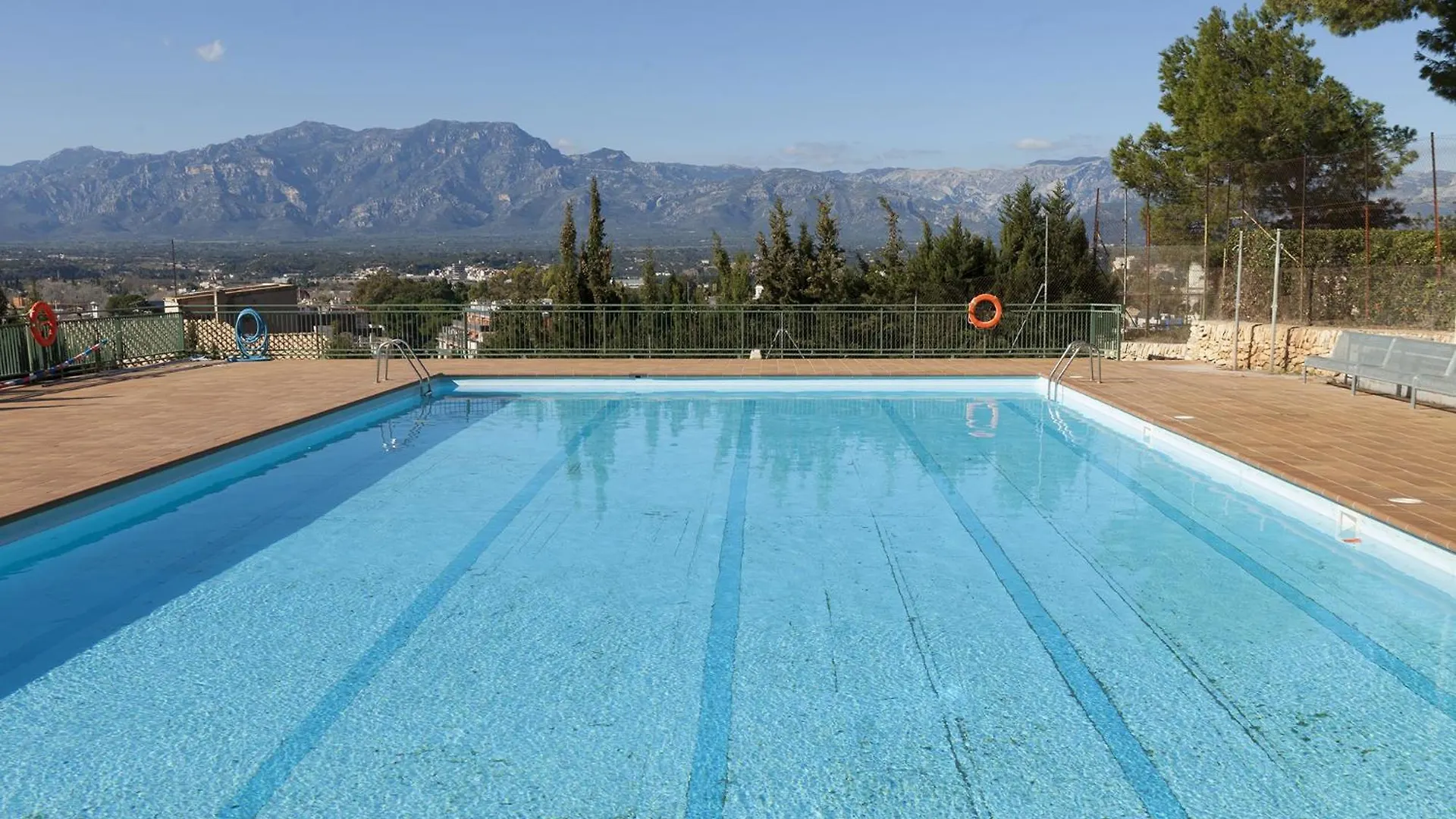 אכסניה הוסטל טורטוסה Residencial Croera